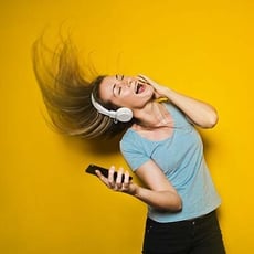 Tip of the Week: Which Headphones are Right for Your Needs? image