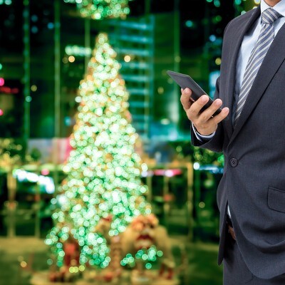 These Smartphones May Make Your Holiday Season Brighter image