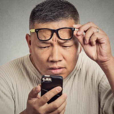 Use Your Smartphone Incorrectly and Risk Going Temporarily Blind image