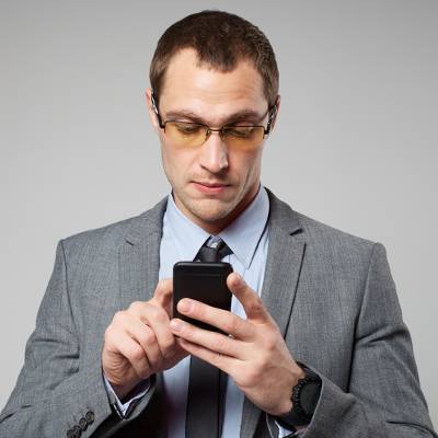 3 Reasons Why Texting Should Not be Used for Work image
